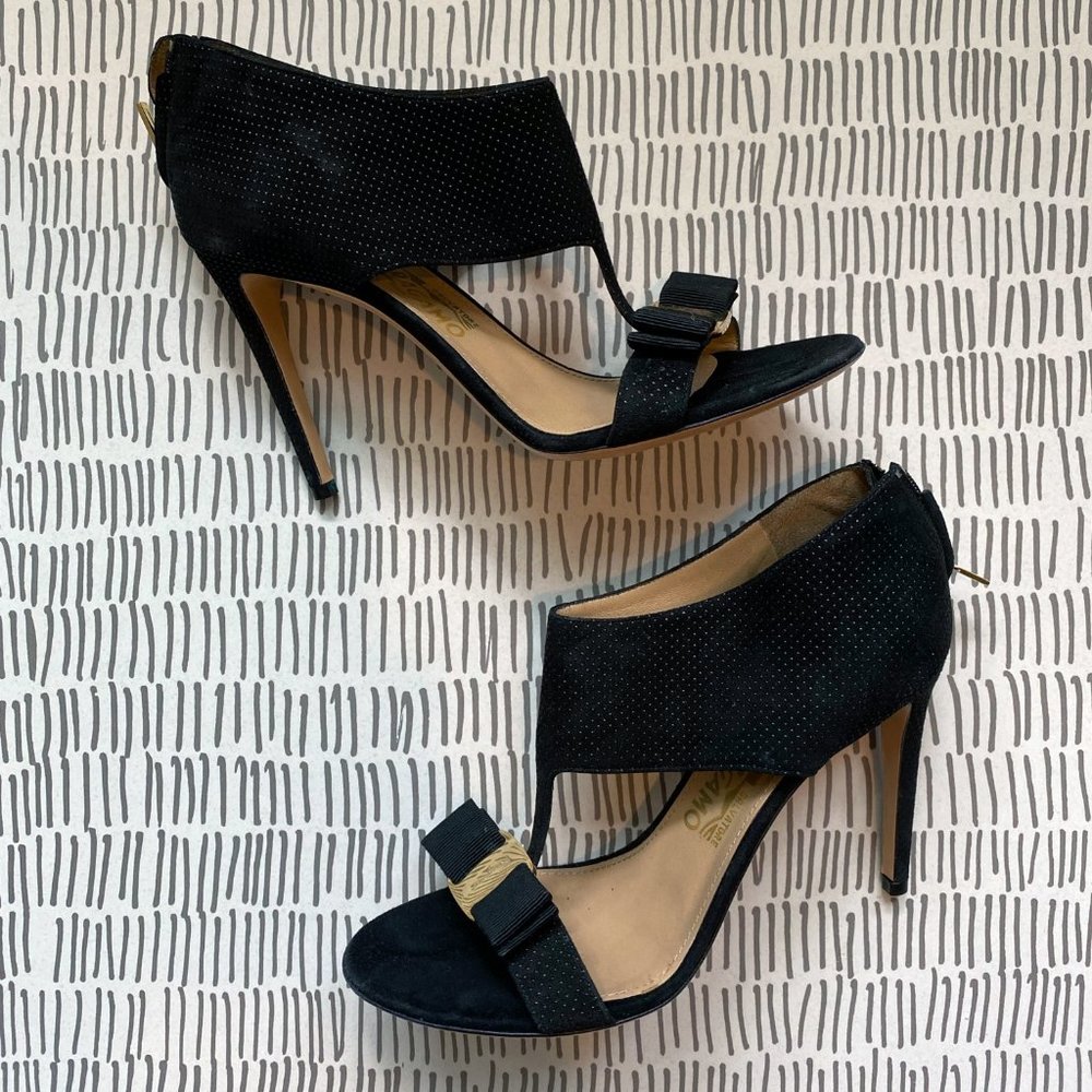 Salvatore Ferragamo Pellas Suede Bow Sandal - Picture 2 of 5